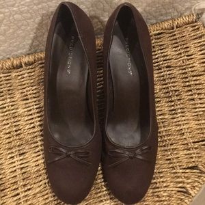 Brown sued heels